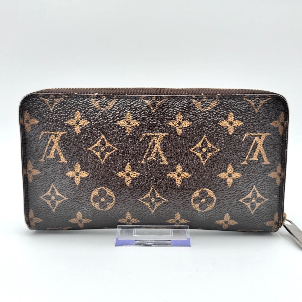 Full Inclusion Louis Vuitton Monogram Canvas Zippy Organizer Wallet. - Picture 3 of 15